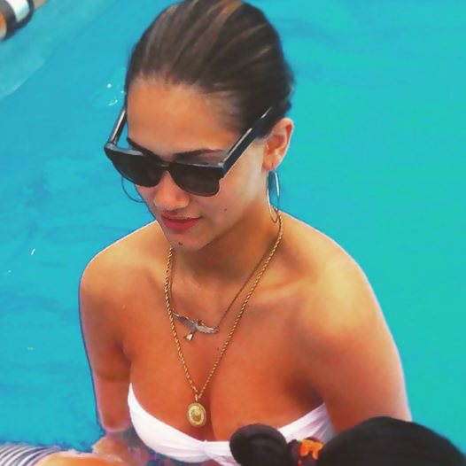 ლიზა ყენიას სკანდალური ფოტოსესიის შემდეგ საბრინას ამსგავსებენ - „უსწავლელად ფეხებს მიიღებ ამ ცხოვრებაში“ Rating